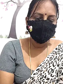 Snapshot of Tamil_Meera12 chatting on May 19, 3:02 am Tamil Meera12 online show from May 19, 3:02 am