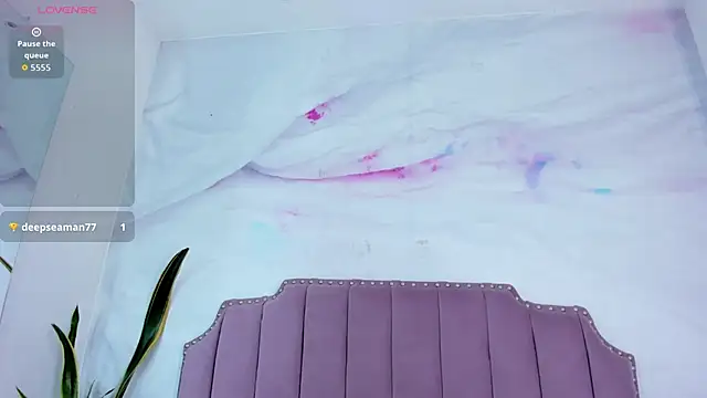 Lia Guzman online show from September 21, 3:30 am