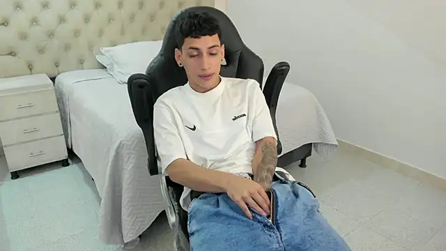 JhoanLeandro online show from September 20, 4:35 am