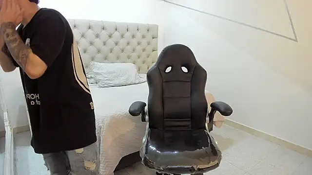 JhoanLeandro online show from October 11, 6:23 am