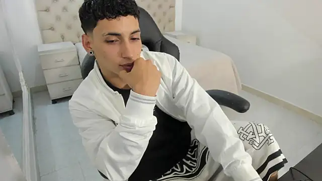 JhoanLeandro online show from October 19, 5:19 am