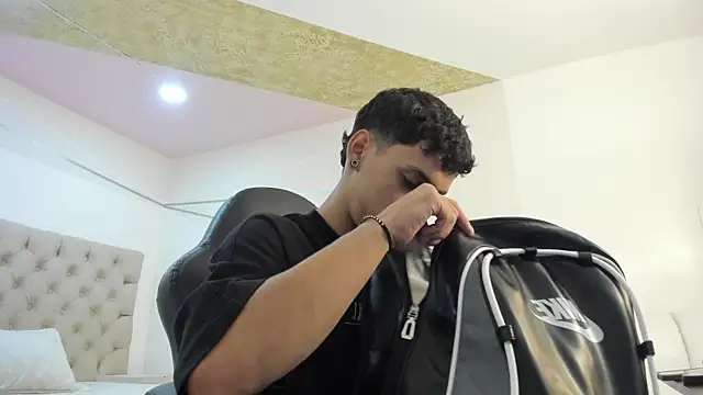 JhoanLeandro online show from October 23, 4:12 am