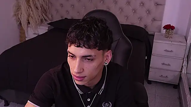 JhoanLeandro online show from March 29, 6:02 am