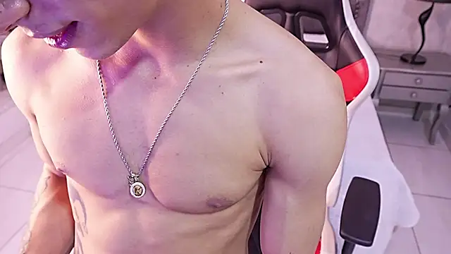 JhoanLeandro online show from May 2, 2:05 am