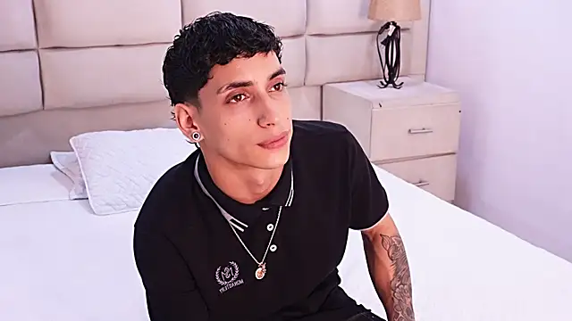 JhoanLeandro online show from May 10, 8:58 pm