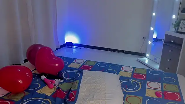 Snapshot of leahaltomm chatting on February 14, 11:20 pm leahaltomm online show from February 14, 11:20 pm