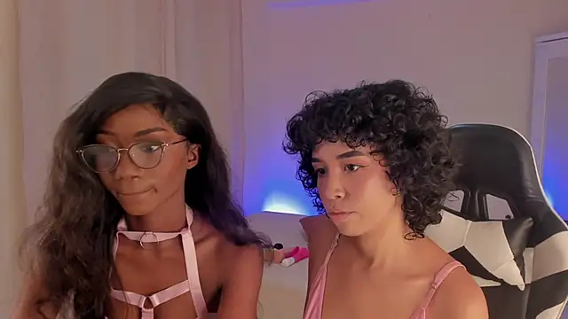 Snapshot of leahaltomm chatting on February 15, 7:50 pm leahaltomm online show from February 15, 7:50 pm