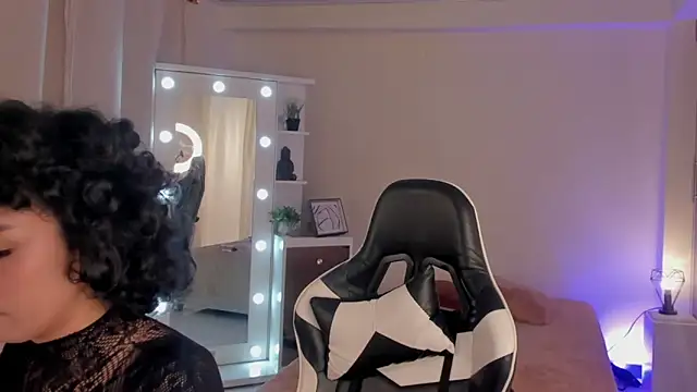 Snapshot of leahaltomm chatting on March 15, 8:21 pm leahaltomm online show from March 15, 8:21 pm