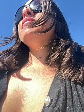 laarti online show from October 2, 12:45 pm