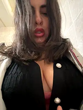 Snapshot of laarti chatting on November 23, 9:09 am laarti online show from November 23, 9:09 am