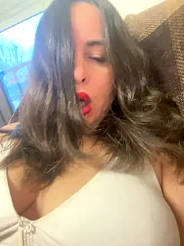 Snapshot of laarti chatting on December 2, 4:35 pm laarti online show from December 2, 4:35 pm