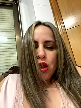 Snapshot of laarti chatting on January 7, 11:29 pm laarti online show from January 7, 11:29 pm