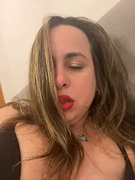 Snapshot of laarti chatting on February 11, 9:20 pm laarti online show from February 11, 9:20 pm