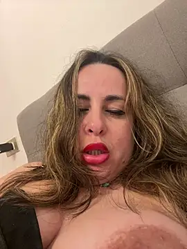 Snapshot of laarti chatting on February 12, 10:49 pm laarti online show from February 12, 10:49 pm