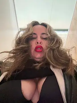 Snapshot of laarti chatting on February 13, 10:55 am laarti online show from February 13, 10:55 am