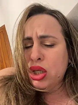 Snapshot of laarti chatting on March 6, 8:16 pm laarti online show from March 6, 8:16 pm