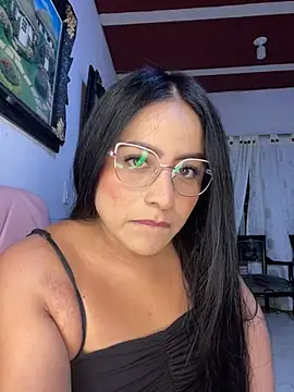 Snapshot of lamaravilla_08 chatting on March 6, 4:41 am lamaravilla 08 online show from March 6, 4:41 am