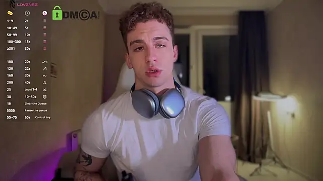 Snapshot of VincentSmith02 chatting on October 11, 8:18 pm VincentSmith02 online show from October 11, 8:18 pm