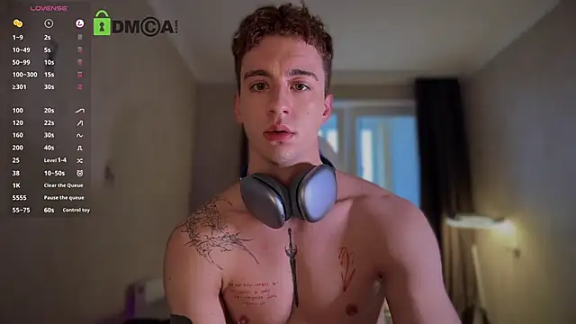 Snapshot of VincentSmith02 chatting on October 12, 8:24 am VincentSmith02 online show from October 12, 8:24 am