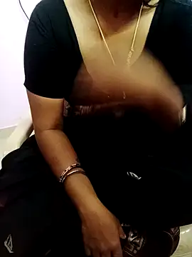 Snapshot of Tamil_Radha chatting on February 1, 9:32 am Tamil Radha online show from February 1, 9:32 am