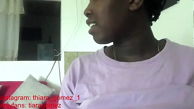 Snapshot of nara_thiara30 chatting on February 12, 9:33 pm nara thiara30 online show from February 12, 9:33 pm