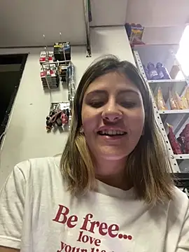 Snapshot of Andrea18_blonde chatting on February 13, 7:21 pm Andrea18 blonde online show from February 13, 7:21 pm