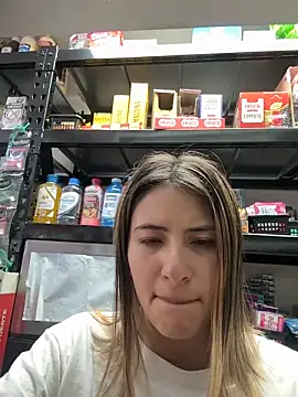 Snapshot of Andrea18_blonde chatting on February 24, 5:11 pm Andrea18 blonde online show from February 24, 5:11 pm