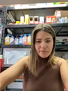 Snapshot of Andrea18_blonde chatting on February 25, 1:43 pm Andrea18 blonde online show from February 25, 1:43 pm