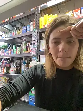 Snapshot of Andrea18_blonde chatting on April 4, 4:37 pm Andrea18 blonde online show from April 4, 4:37 pm