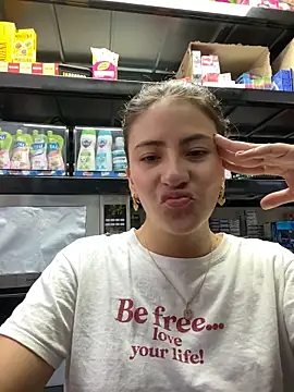 Andrea18 blonde online show from May 17, 3:30 pm