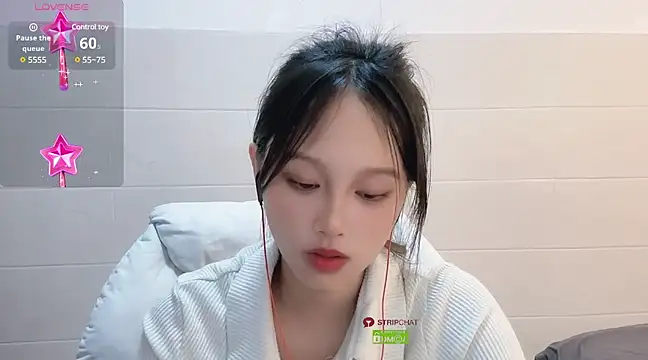 Snapshot of xunian71O chatting on February 12, 10:37 pm xunian71O online show from February 12, 10:37 pm