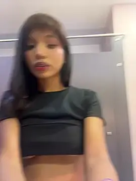 Gigi Strawberry online show from February 12, 6:08 am