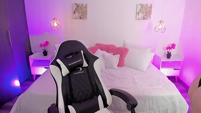 whiteatenea online show from September 24, 1:20 am