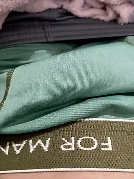 Snapshot of blzin20 chatting on February 3, 3:20 am blzin20 online show from February 3, 3:20 am