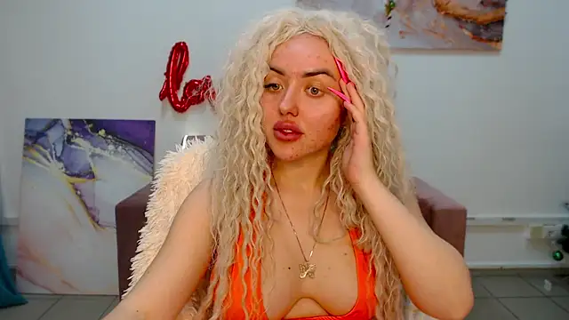 MissisCaty online show from February 8, 10:40 pm