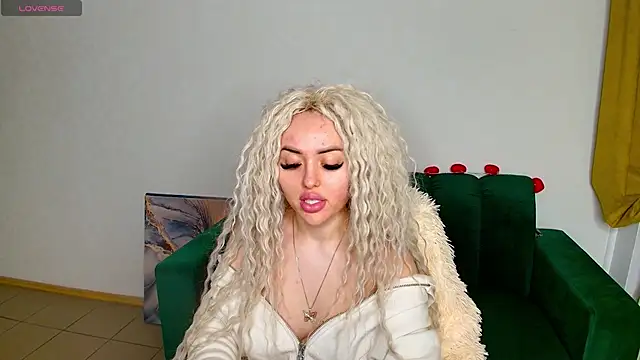 MissisCaty online show from February 11, 11:12 pm