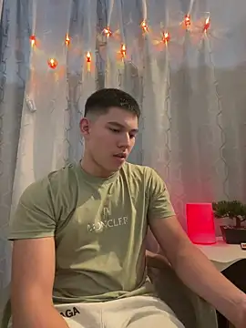 JamesCr  online show from February 10, 1:35 am