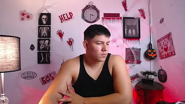 JamesCr  online show from October 28, 11:18 pm