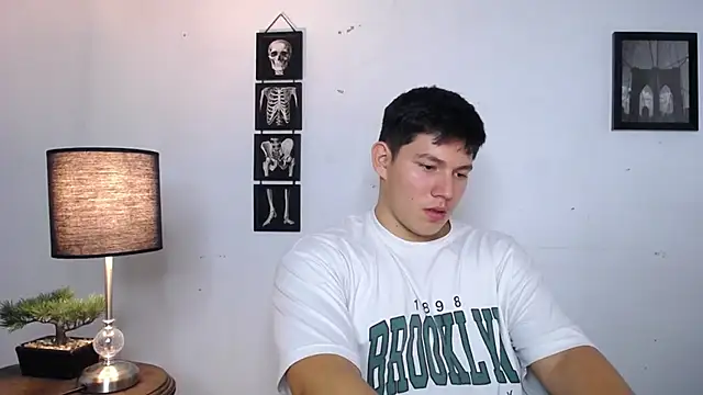 JamesCr  online show from November 21, 4:33 am