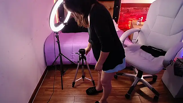 Alexaamoon  online show from February 21, 4:05 pm