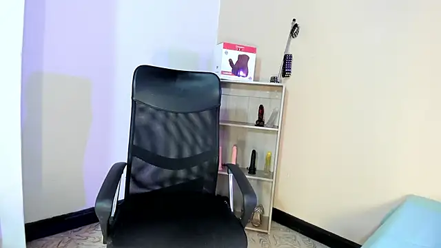 Snapshot of Violetta_0 chatting on October 3, 1:19 pm Violetta 0 online show from October 3, 1:19 pm