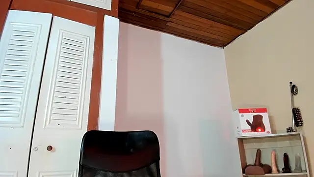 Snapshot of Violetta_0 chatting on October 16, 12:50 pm Violetta 0 online show from October 16, 12:50 pm