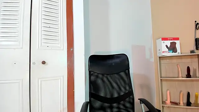 Snapshot of Violetta_0 chatting on October 28, 1:14 pm Violetta 0 online show from October 28, 1:14 pm