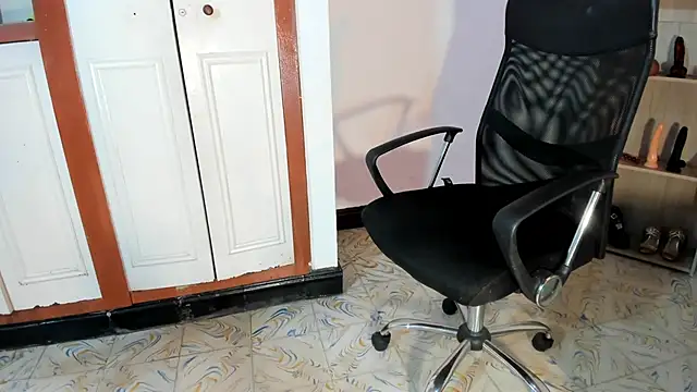 Snapshot of Violetta_0 chatting on November 4, 1:32 pm Violetta 0 online show from November 4, 1:32 pm