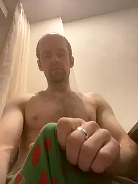 LynnAhNight online show from October 18, 3:09 am