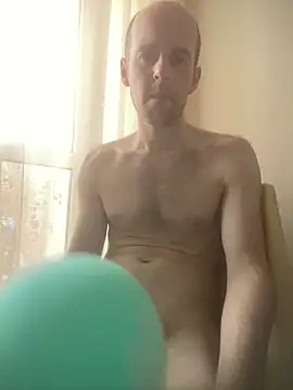 LynnAhNight online show from May 17, 6:11 am