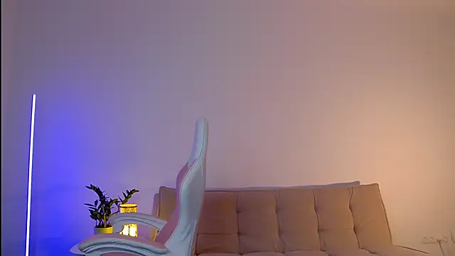 Maytaai online show from February 2, 11:51 am