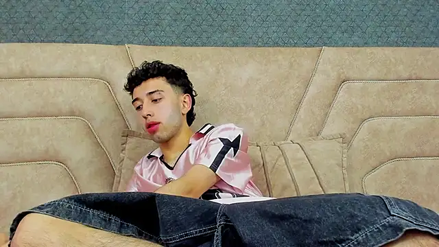 Snapshot of erickblaze_wm chatting on February 22, 1:46 pm erickblaze wm online show from February 22, 1:46 pm