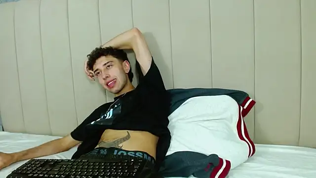 Snapshot of erickblaze_wm chatting on February 27, 4:09 am erickblaze wm online show from February 27, 4:09 am