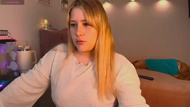 Snapshot of KitCatxx chatting on April 2, 3:59 am KitCatxx online show from April 2, 3:59 am